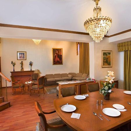 The Bmk Hotel New Delhi Eksteriør billede