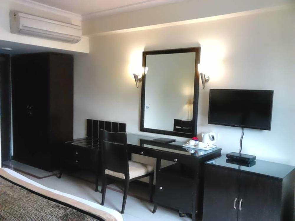 The Bmk Hotel New Delhi Eksteriør billede