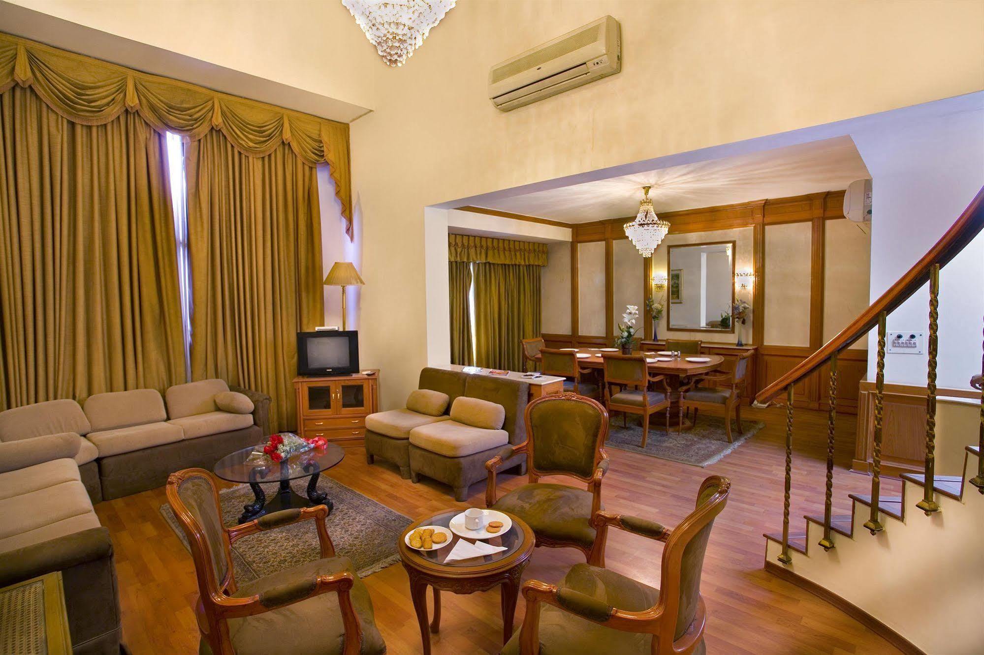 The Bmk Hotel New Delhi Eksteriør billede