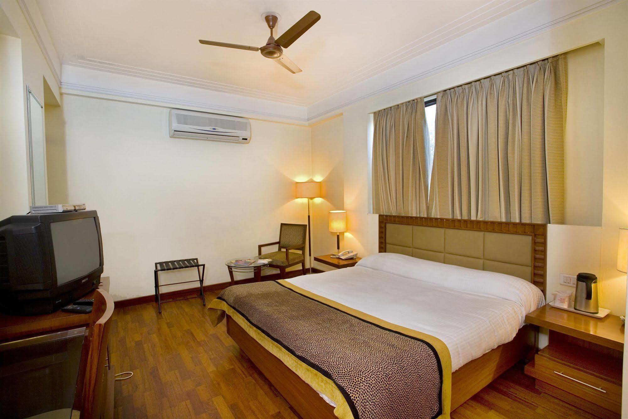 The Bmk Hotel New Delhi Eksteriør billede